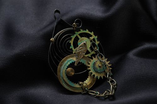 Colgante original con mecanismo de reloj - MADEheart.com