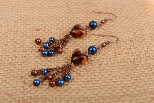 Boucles doreilles en verre de Venise et perles céramiques pendantes faites main - MADEheart.com