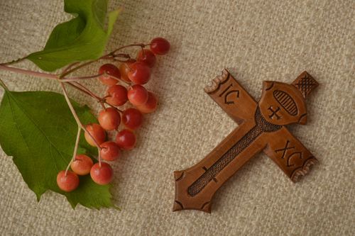Крест ручной работы нательный крестик деревянный крестик подарок верующему - MADEheart.com