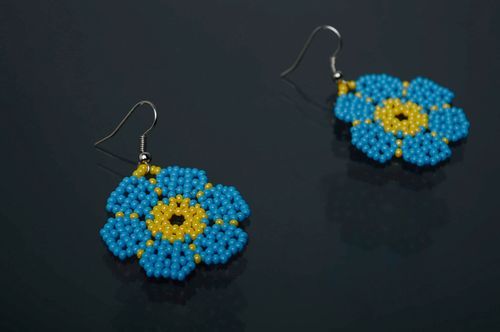 Boucles doreilles en perles de rocaille bleues et jaunes - MADEheart.com