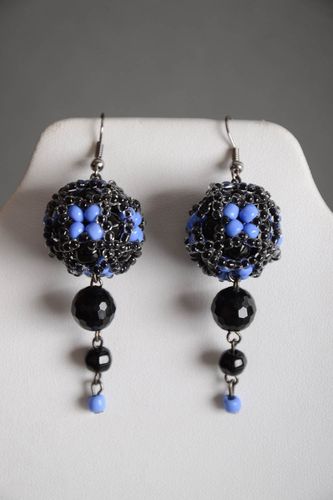 Schwarz blaue Kugeln Ohrringe aus Glasperlen handmade Schmuck für Frauen - MADEheart.com