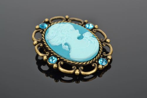 Blue plastic cameo brooch - MADEheart.com