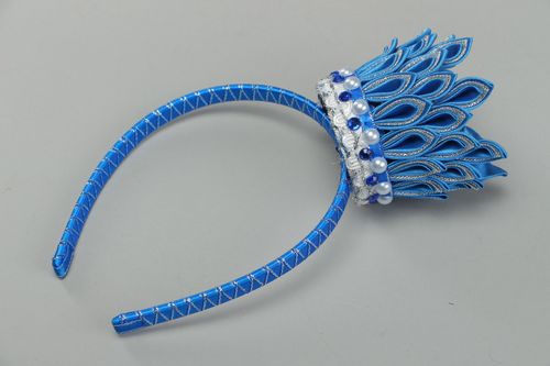 Diadema original hecha a mano con corona de cintas de reps azul de mujer en técnica de kanzashi - MADEheart.com