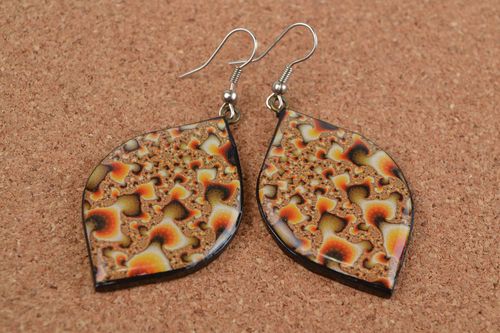 Pendientes originales de arcilla polimérica y de decoupage artesanales marrones  - MADEheart.com