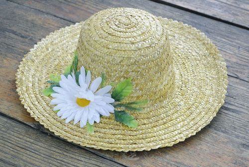 Womens hat with camomile - MADEheart.com