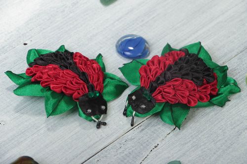 Handmade Haargummi Set Marienkäfer Schmuck Kinder Haargummis 2 Stück originell - MADEheart.com