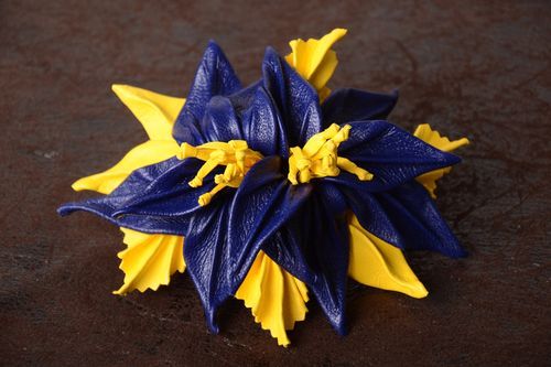 Barrette fleur faite main Pince cheveux grosse bleu-jaune Accessoire coiffure - MADEheart.com