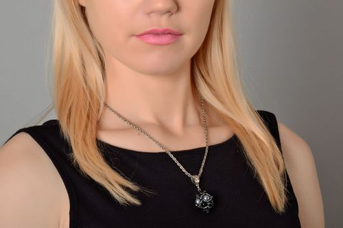 Pendentif fait main en perles tchèques - MADEheart.com