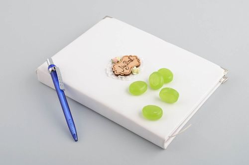 Agenda en cuir blanc fait main décoré joli original cadeau 120 feuilles - MADEheart.com
