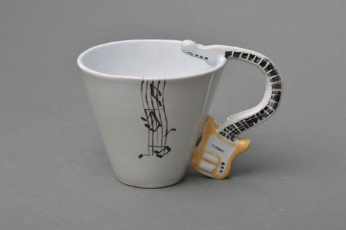 White porcelain coffee cup with handle in the shape of a guitar. Great gift for the musician or guitar man. - MADEheart.com
