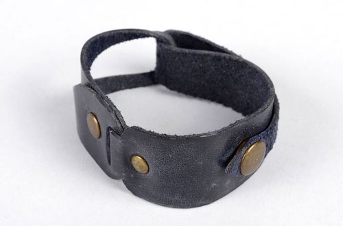 Pulsera artesanal elegante accesorio para mujer de cuero regalo original - MADEheart.com