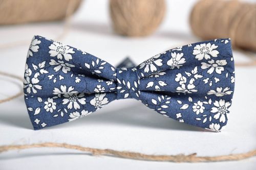 Blue bow tie with floral motifs  - MADEheart.com