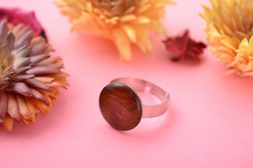 Round-shaped handmade stylish brown ring with epoxy resin adjustable size - MADEheart.com
