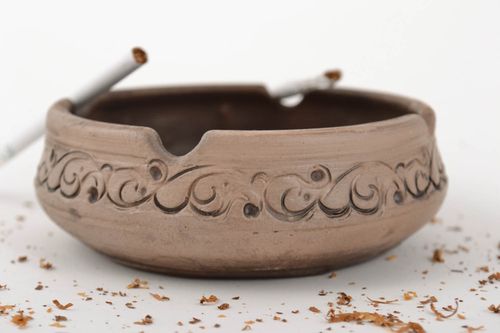 Portacenere in ceramica fatto a mano accessorio da fumare ceneriera rotonda - MADEheart.com