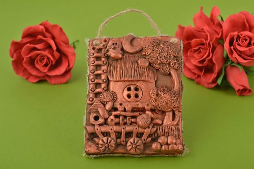 Pendente in argilla decorativo fatto a mano dipinto con i colori acrilici  - MADEheart.com