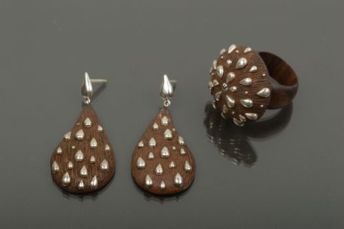 Boucles doreilles bois Bijoux faits main Bague tendance Gouttes métal - MADEheart.com