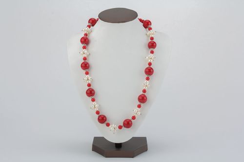Bright coral necklace - MADEheart.com