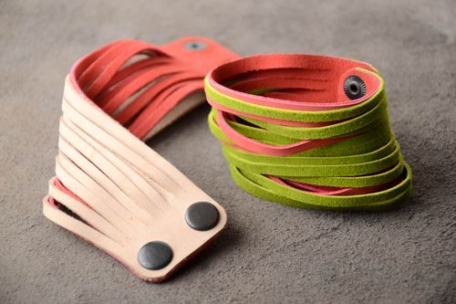 Pulseras artesanales beige y verde regalos originales accesorios para mujer - MADEheart.com