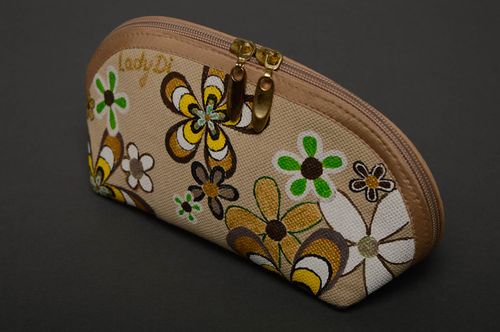 Fabric cosmetic bag painted with acrylics - MADEheart.com