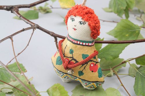 Pingente brinquedo de interior feito de tecido na forma de um anjo com cabelo de fogo Anjo - MADEheart.com