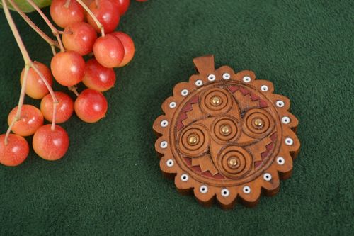 Украшение ручной работы круглый кулон на шею кулон из дерева оригинальный - MADEheart.com