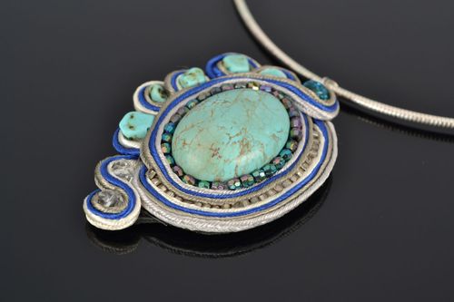 Pingente bonito em técnica sutaché  - MADEheart.com