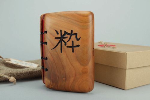 Bloco de notas de desenho com uma tampa de madeira Limpeza - MADEheart.com