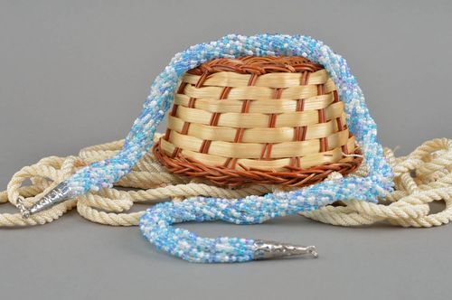 Colar azul feminino de miçangas feito à mão Gelo transparente  - MADEheart.com