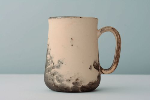 Large 20 oz clay glazed art style cup in brown and beige color with handle - MADEheart.com