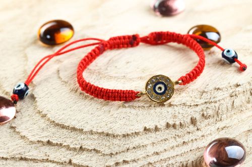 Elegant handmade thread bracelet friendship bracelet designs fashion trends - MADEheart.com