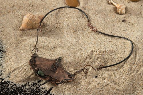 Stylish handmade metal pendant copper pendant metal necklace fashion tips - MADEheart.com