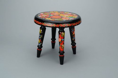 Round stool with carved legs - MADEheart.com