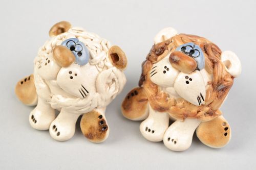Set of 2 homemade miniature ceramic figurines of lions painted with glaze - MADEheart.com