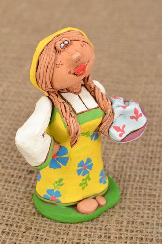 Figurine en céramique faite main Femme cosaque - MADEheart.com