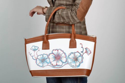 Capacious handmade bag - MADEheart.com
