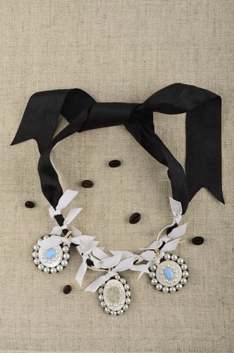 Collier fantaisie Bijou fait main avec pendentifs original Cadeau femme - MADEheart.com