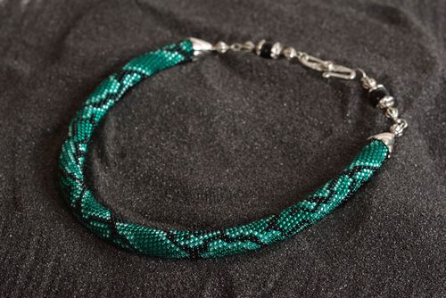 Collier spirale Bijou fait main Peau de serpent design Cadeau femme vert - MADEheart.com