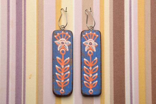 Handgemachte Ohrringe aus Holz - MADEheart.com