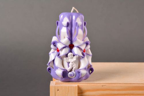 Purple handcrafted carved candle for home décor 4,72 inches, 0,62 lb - MADEheart.com