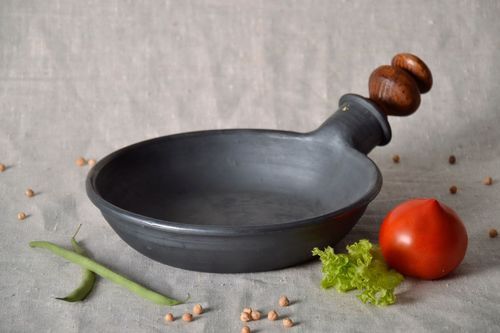 Ceramic frying pan with wooden handle - MADEheart.com