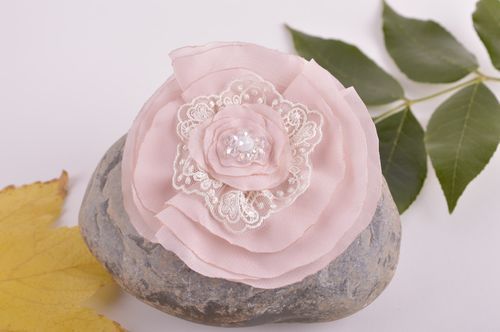 Broche hecho a mano con flor accesorio de moda regalo original para mujer - MADEheart.com