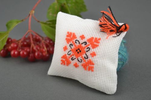 Pin cushion sewing accessories handmade home decor souvenir ideas home accents - MADEheart.com