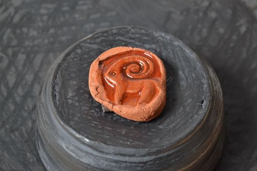 Imã de cerâmica na geladeira Aries - MADEheart.com
