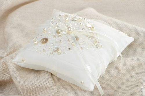 Handmade elegant wedding ring pillow sewn of satin fabric of ivory color - MADEheart.com