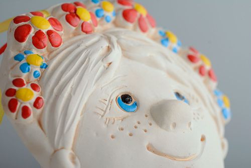 Keramische Statuette Mädchen - MADEheart.com