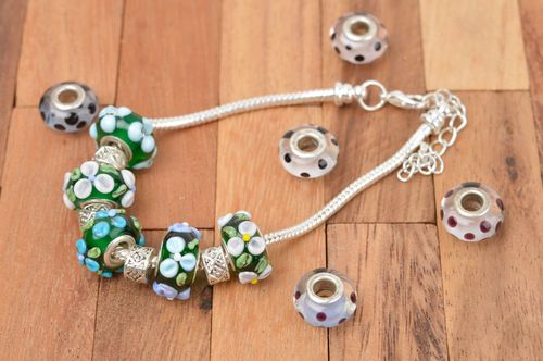 Green handmade glass bracelet beaded bracelet designs cool jewelry for her - MADEheart.com