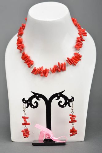 Ensemble de collier et boucles doreilles en corail rouge fait main pour femme - MADEheart.com