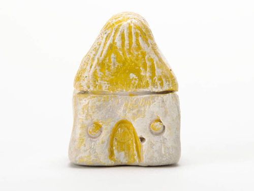 Estatueta de barro Casa branca com telhado amarelo - MADEheart.com