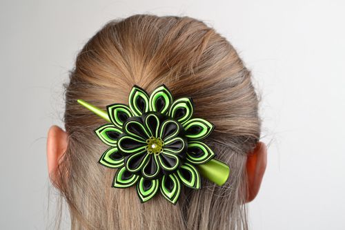 Handmade kanzashi flower hair clip of black and lime colors - MADEheart.com