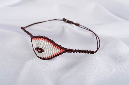 Pulsera hecha a mano de hilos y abalorios bisutería textil accesorio para mujer - MADEheart.com